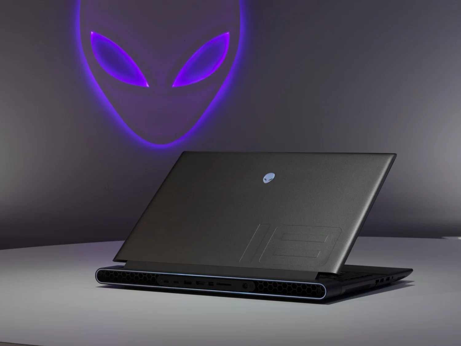 laptop gaming Alienware m18 R1 AMD